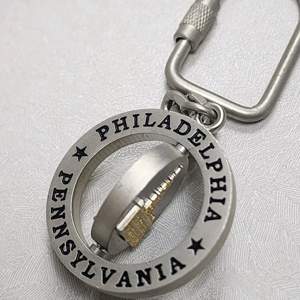 Vintage Philadelphia PA Spinning Keychain Center Collectible Silver Gold
